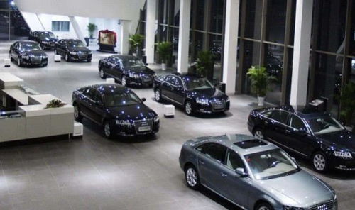 國(guó)內(nèi)最大汽車(chē)經(jīng)銷(xiāo)商賣(mài)地求生，店員工資數(shù)月未發(fā)，行業(yè)危機(jī)凸顯